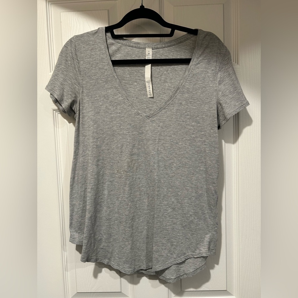 lululemon athletica Light Gray V-Neck Short Sleeve Tee